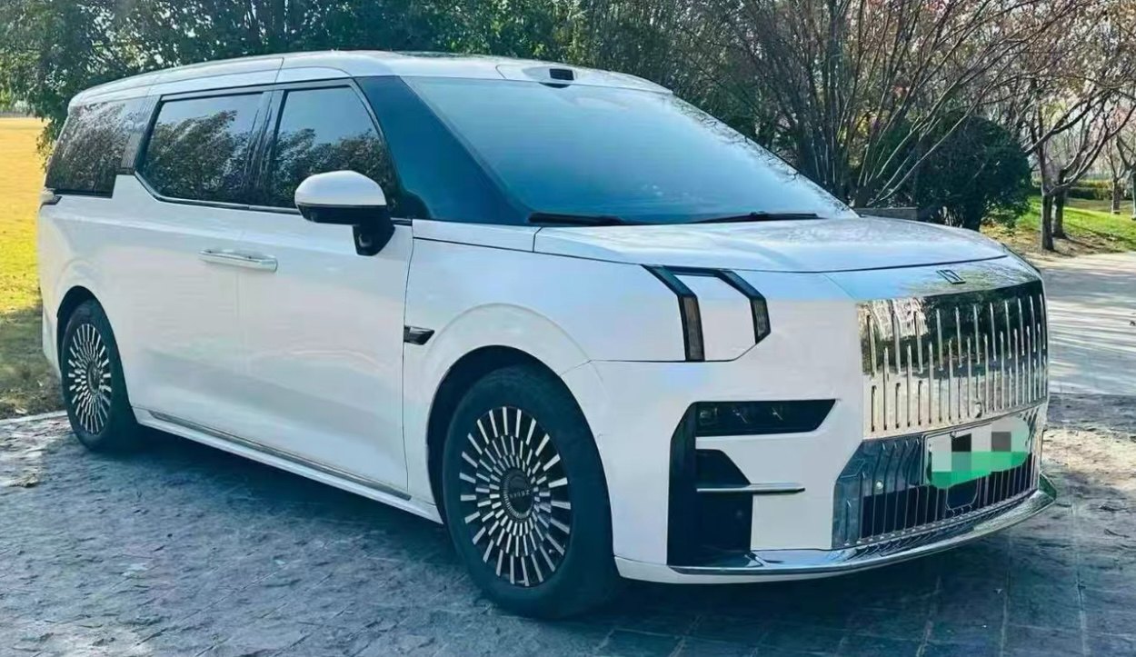 2024 ZEEKR 009 7-Seater Aisle Version