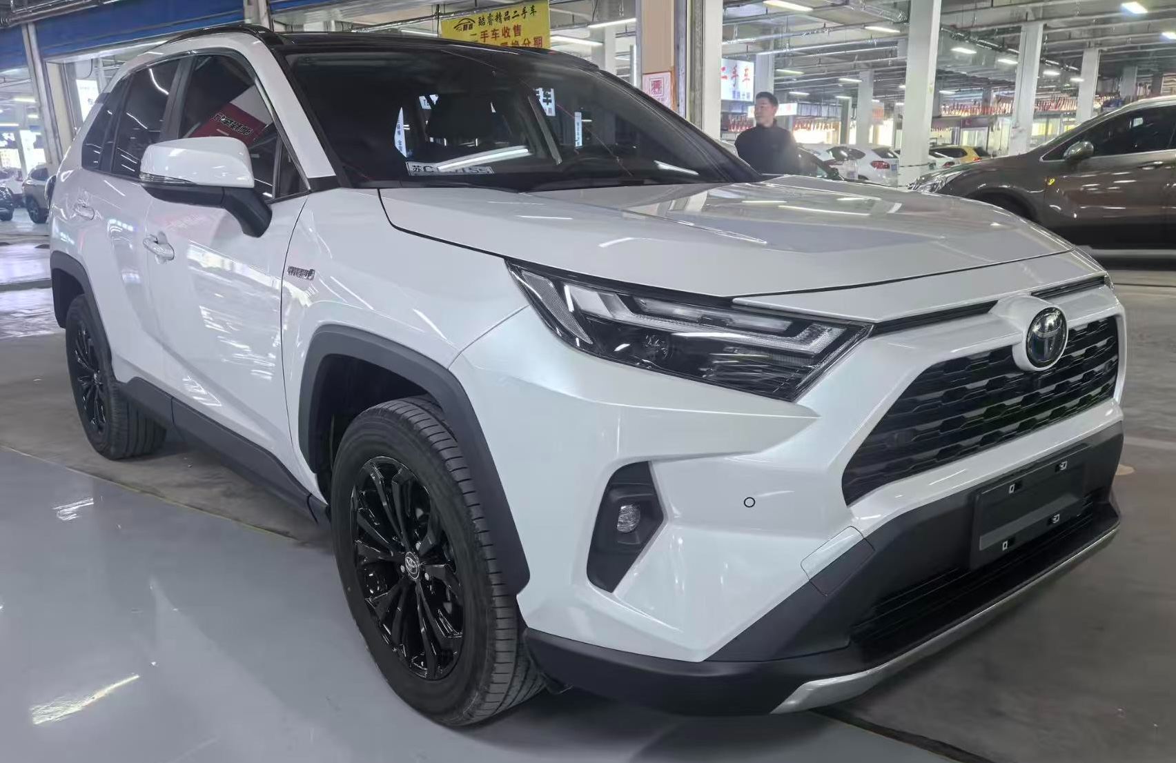 Toyota RAV4 2024 Dual Engine 2.5L E-CVT 4WD Elite PLUS Edition