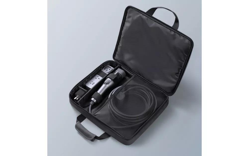 Xiaomi SU7/YU7 Portable Charger - Car Charging Accessory