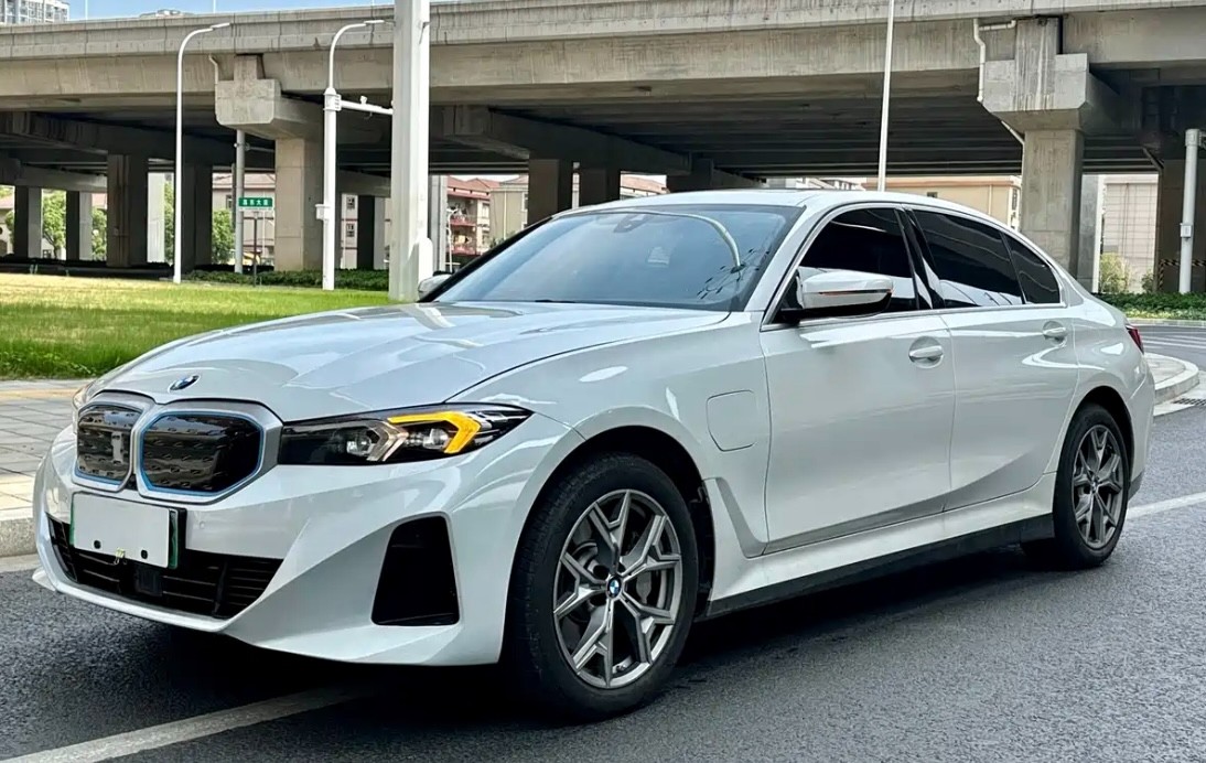 BMW i3 2025 eDrive 35 L